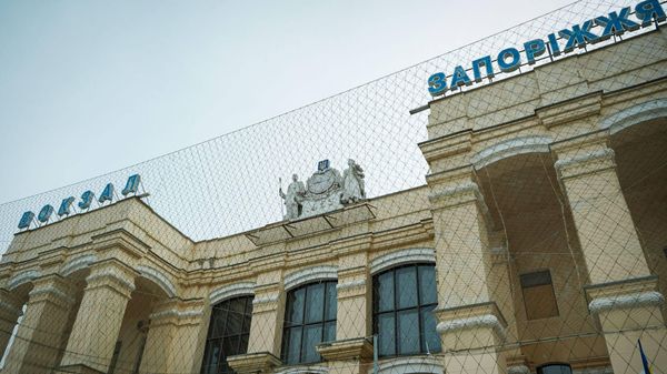 Ж/д вокзал во временно подконтрольном Киеву Запорожье