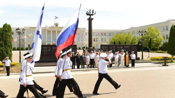 В Севастополе открыли стелу к 330-летию создания ВМФ России