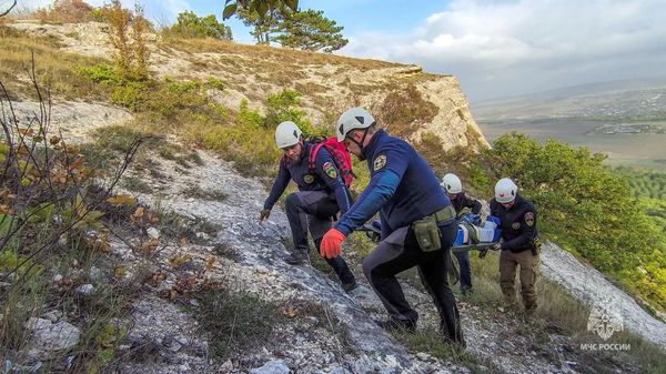 Спасатели в горах Крыма