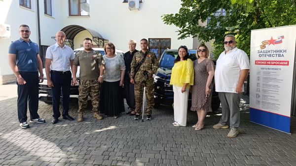 Двум ветеранам специальной военной операции передали автомобили от фонда Защитники Отечества