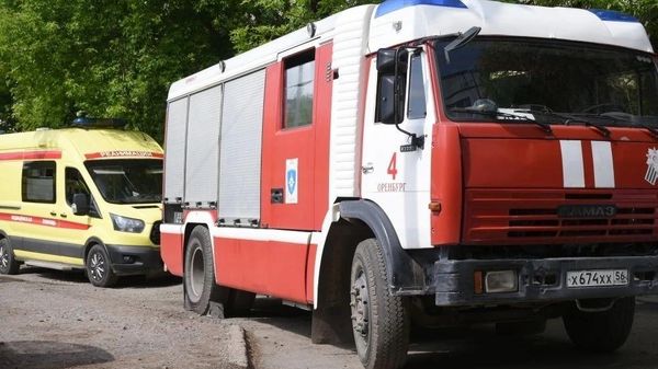 Машины МЧС и скорой помощи