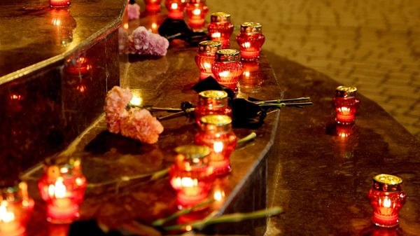 Стихийный мемориал в Краснодаре в память о погибших в результате украинской атаки на Геленджик