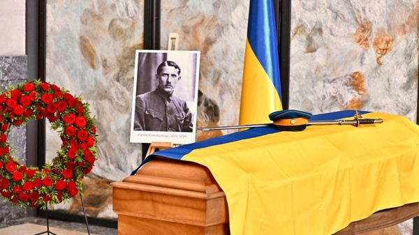 Останки главаря ОУН* Коновальца эксгумировали в Роттердаме для перезахоронения в Киеве