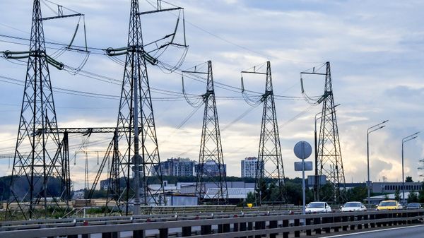 Линии электропередач в Московской области.