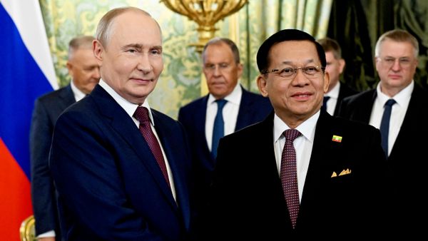 Встреча президента РФ Владимира Путина и президента Мьянмы Мин Аун Хлайна