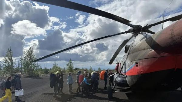 Эвакуация застрявших на вулкане туристов в Камчатском крае