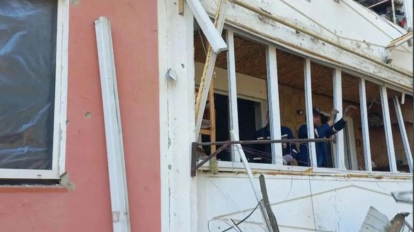 Городские службы Краснодара устраняют последствия ночной атаки БПЛА