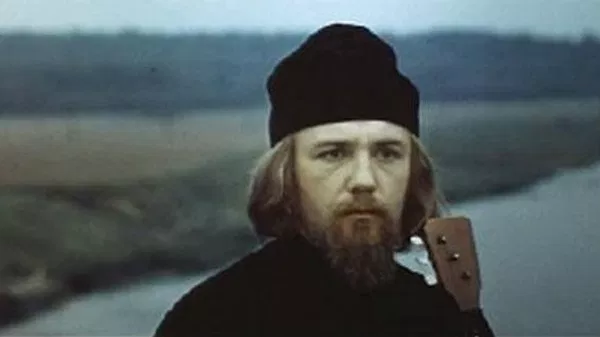 Романтичная роль Леонида Куравлева в фильме Пока безумствует мечта. Он сыграл отца Илью