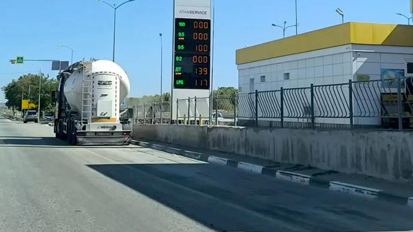 В Крыму начали продавать бензин марки АИ-95 по 100 рублей за литр