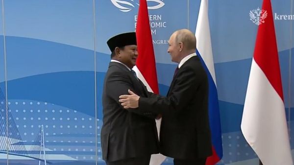 Президент РФ Владимир Путин встретился с президентом Индонезии Прабово Субианто на полях ВЭФ