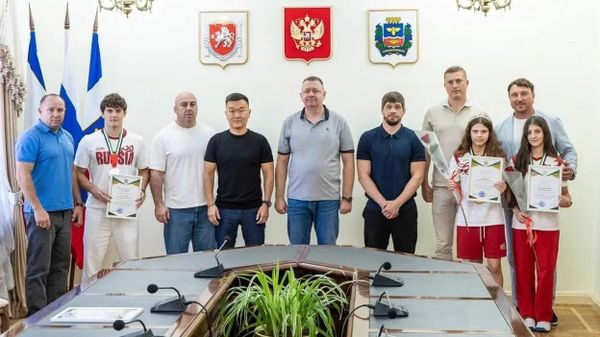  Глава администрации Симферополя Михаил Афанасьев поздравил симферопольских спортсменов