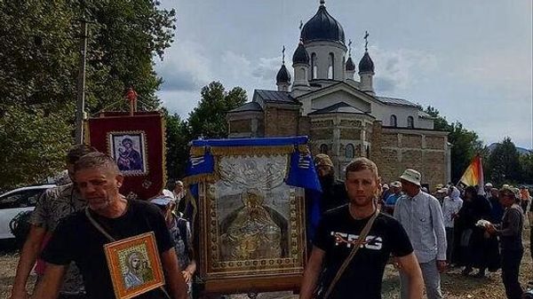 Икону богородицы Державная пронесут через горный Крым крестным ходом
