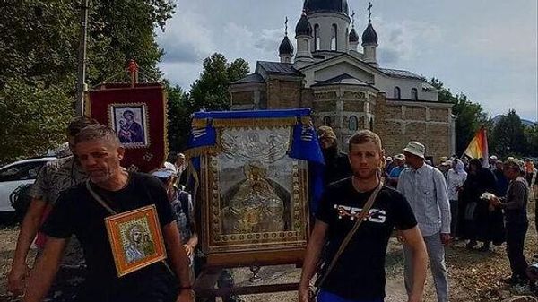 Икону богородицы Державная пронесут через горный Крым крестным ходом