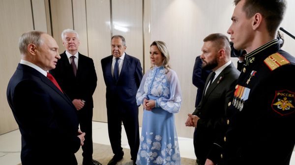 Президент Владимир Путин встретился с пятеркой лидеров ЕР на выборах в Госдуму