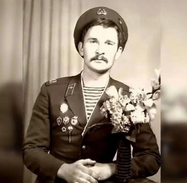 Федор Добронравов служил в ВДВ. Фото из соцсетей сына актера Ивана Добронравова