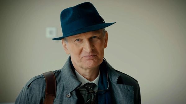 В сериале Мастодонт Добронравов играет чиновника старой закалки из глубинки, решившего начать все сначала