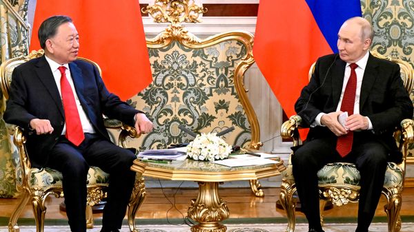 Встреча президента РФ Владимира Путина и президента Вьетнама То Лама