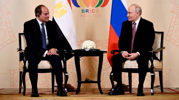 Президент РФ Владимир Путин и президент Египта Абдель Фаттах ас-Сиси (слева) во время встречи на полях саммита БРИКС в Нью-Дели