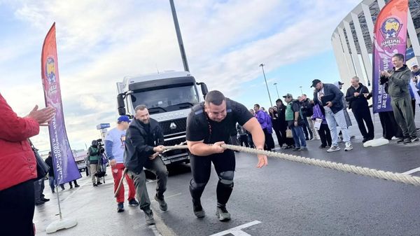 Силач из Крыма Егор Сороколетов установил рекорд России в буксировке тяжелой колесной техники