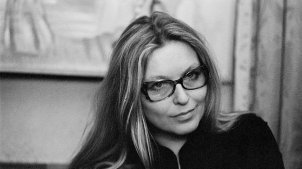 Французская актриса кино, театра Марина Влади (настоящие имя и фамилия – Марина Владимировна Полякова-Байдарова), последняя жена Владимира Высоцкого.