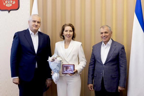 В Крыму наградили работников сферы туризма