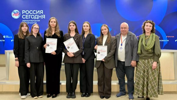 Церемония вручения дипломов учрежденной Международной медиагруппой Россия сегодня стипендии имени военкора Ростислава Журавлева