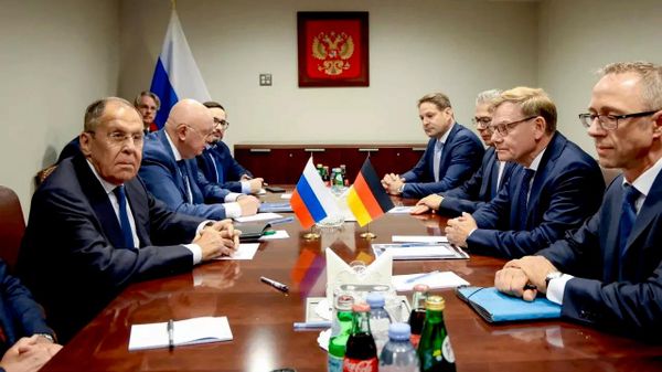 Лавров и Вадефуль обсудили ситуацию вокруг Украины и двусторонние отношения