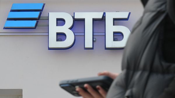 Вывеска ВТБ-банка в Москве