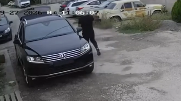 Полицейские в ходе погони блокировали на трассе в Крыму кроссовер с подложными госномерами
