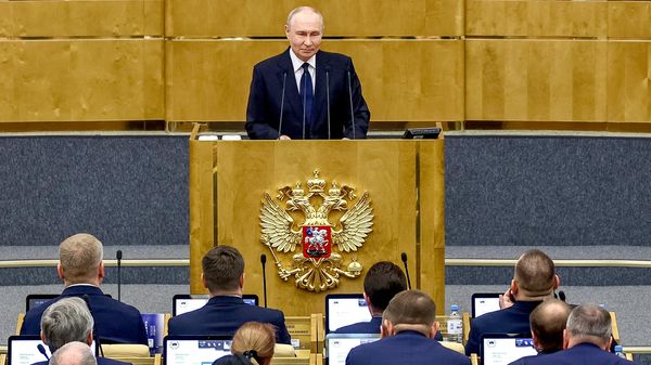 Первое пленарное заседание Госдумы РФ девятого созыва при участии президента Владимира Путина