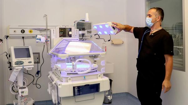 Перинатальный центр Луганска получил оборудование на 130 млн рублей
