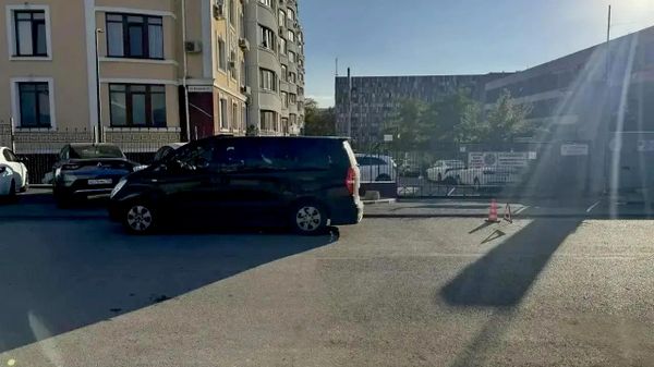 В Симферополе трехлетний ребенок выбежал на дорогу и попал под колеса иномарки