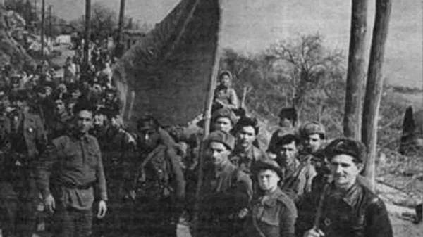 Партизаны 10-го ялтинского партизанского отряда. Фотокопия  иллюстрации из газеты Советский Крым