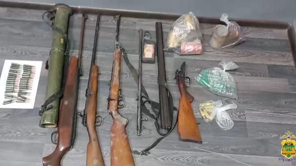 Житель Кубани нашел в лесу при заготовке дров оружейный склад