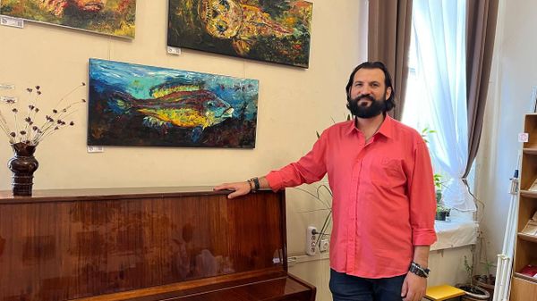 В Симферополе открылась выставка картин Петра Доценко, которые он рисовал под водой