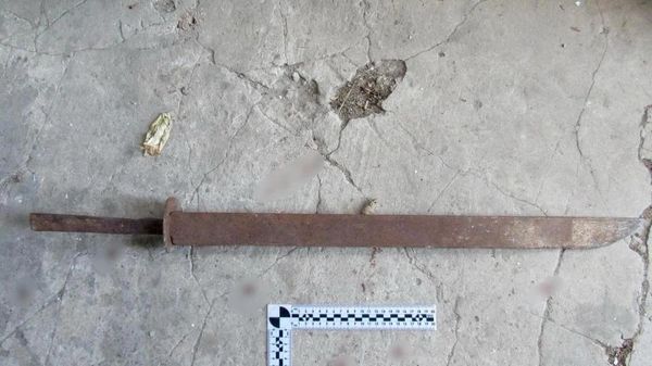 Симферополец пытался убить знакомого из ревности похожим на саблю предметом