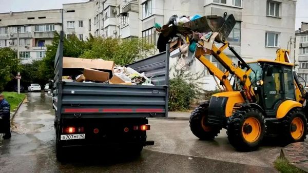 В Севастополе за день вывезли на полигон почти 377 тонн мусора