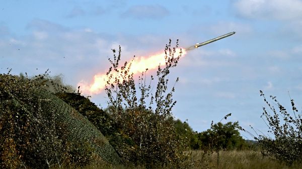 Работа реактивной системы залпового огня Торнадо-Г 