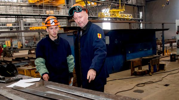 Ученики на Керченском судостроительном заводе им. Бутомы