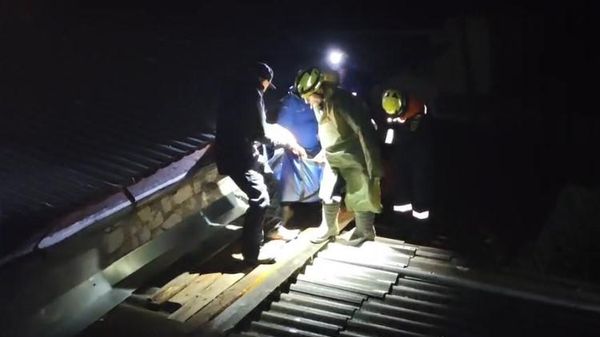 В Кореизе мужчину пришлось эвакуировать через крышу для оказания медпомощи