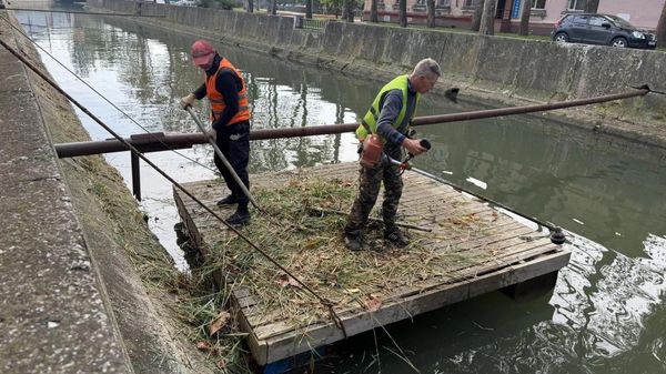 В Керчи чистят русло реки Мелек-Чесме