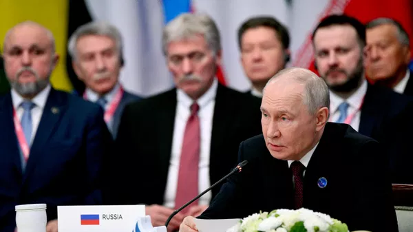 Президент РФ Владимир Путин на пленарном заседании восьмого саммита Форума стран-экспортеров газа в Москве.