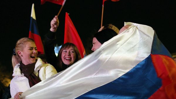 Праздничный салют в Москве, Симферополе и Севастополе в честь присоединения Крыма