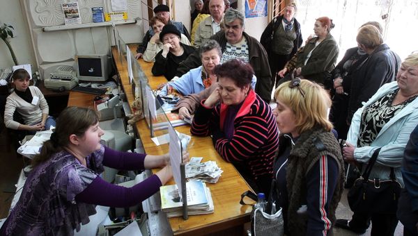 В Крыму начали выдавать пенсии в российских рублях