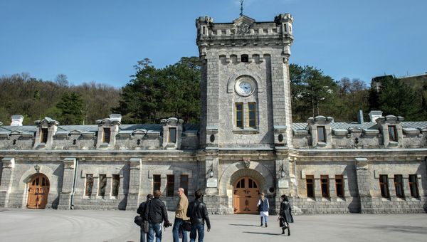 Винодельческий завод Массандра в Крыму Винодельческий завод Массандра в Крыму