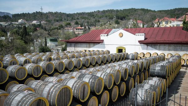 Винодельческий завод Массандра в Крыму