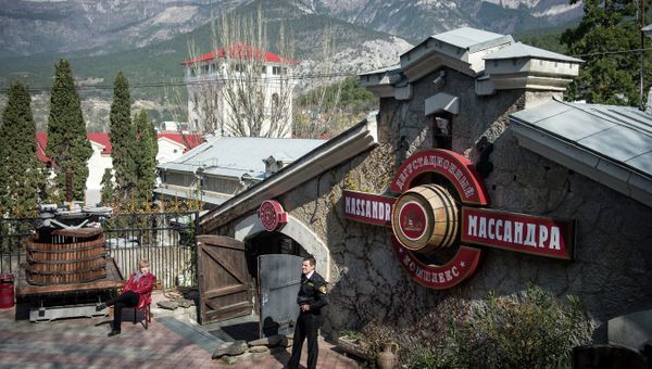 Дегустационный комплекс винодельческого завода Массандра в Крыму Дегустационный комплекс винодельческого завода Массандра в Крыму