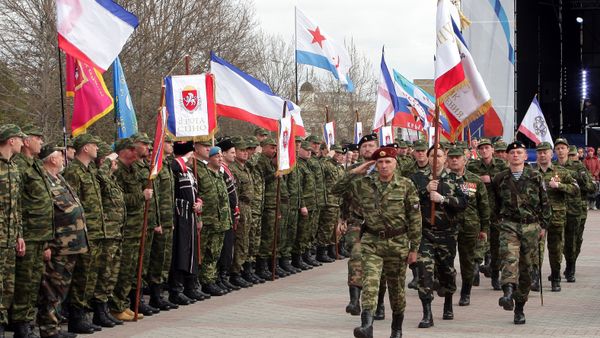 Церемония награждения бойцов сводного полка народного ополчения Крыма. Архивное фото