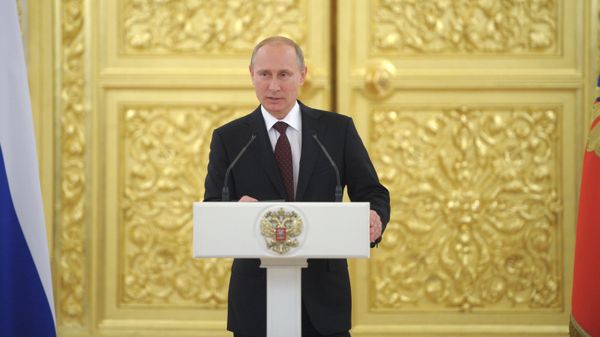 Президент России Владимир Путин выступает на приеме в честь церемонии награждения хоккеистов и тренеров национальной сборной России по хоккею