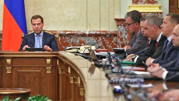 Председатель правительства России Дмитрий Медведев на заседании правительства РФ. Архивное фото